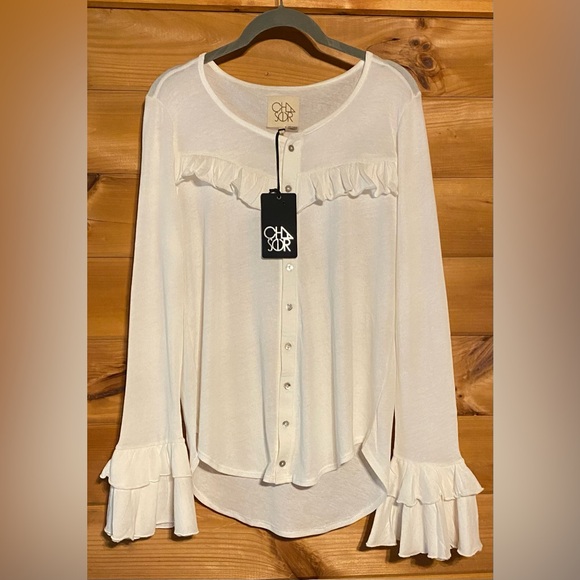 Chaser Tops - NWT CHASER LONG SLEEVE BUTTON DOWN RUFFLE TOP SIZE SMALL IN CREAM